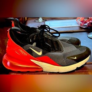 NIKE AIR270 size 8